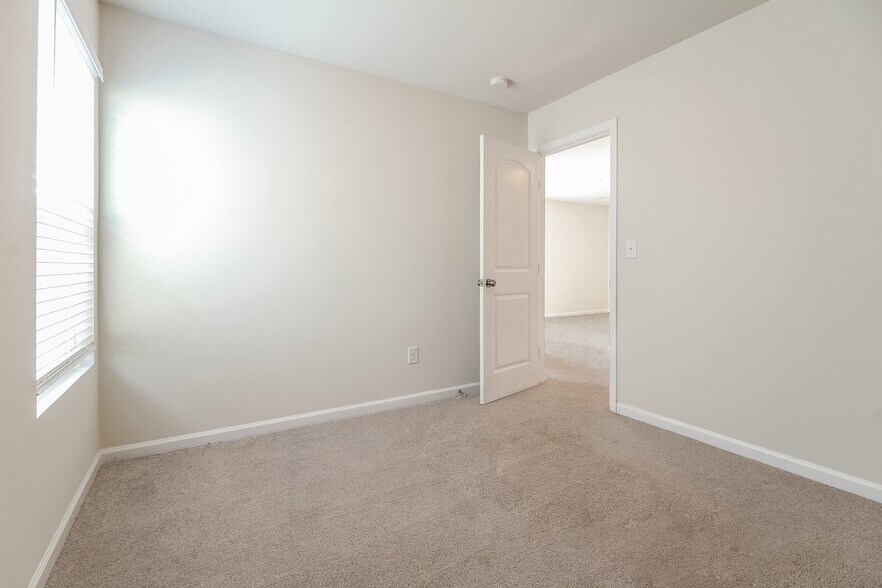 Building Photo - 204 Rawlings Hide Ln