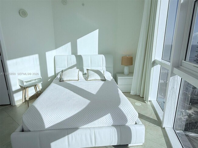 Building Photo - 18201 Collins Ave