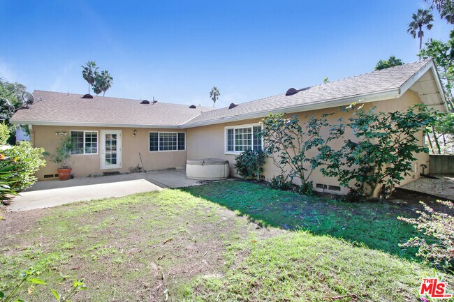 Building Photo - 2623 S Beverly Dr