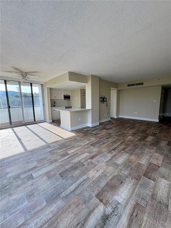 Building Photo - 470 3rd St S