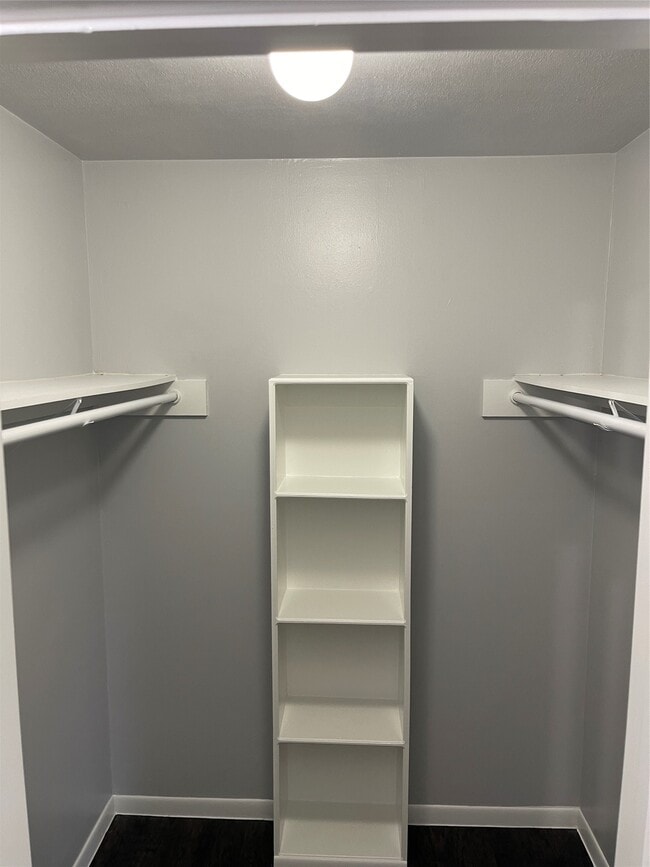 Building Photo - 2302 E Shannon St