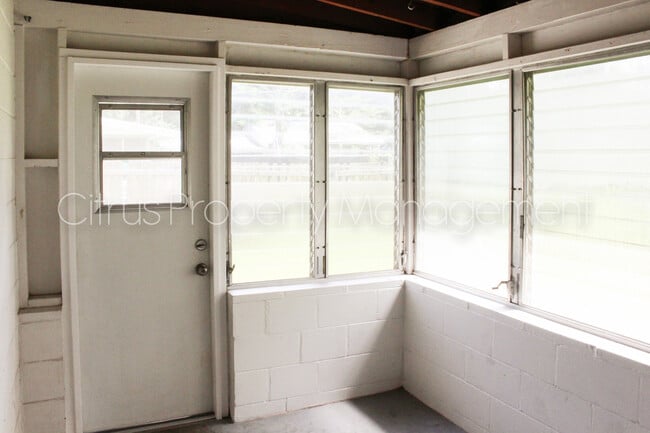 Building Photo - Two Bedroom Duplex