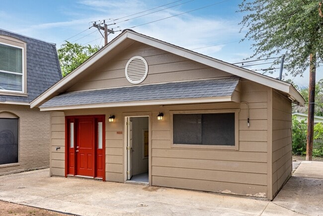 Building Photo - 1004 Allena Dr