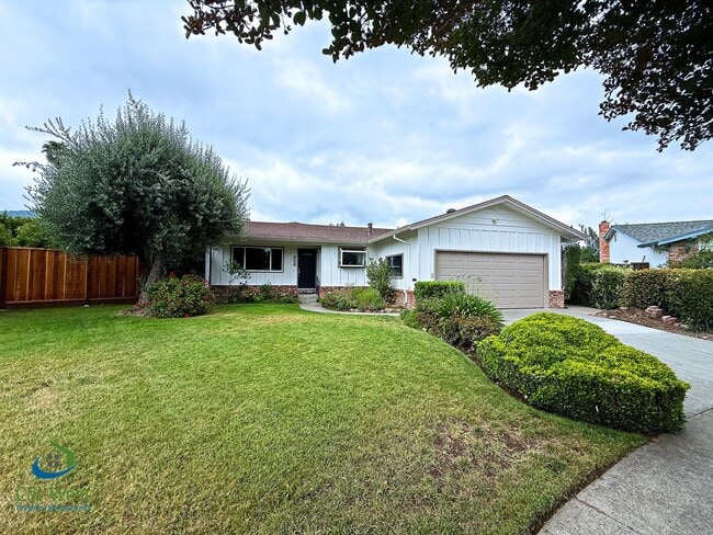 Building Photo - 1370 Fernwood Ln