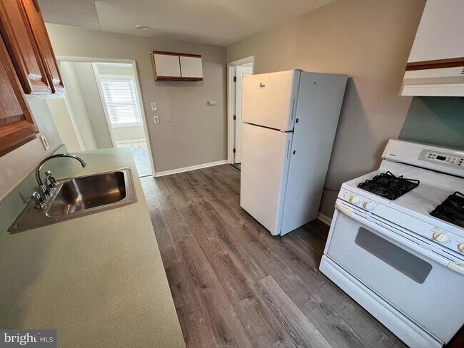 Building Photo - 220 Delsea Dr