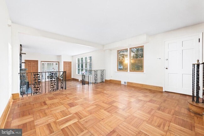 Building Photo - 901 Academy Ln