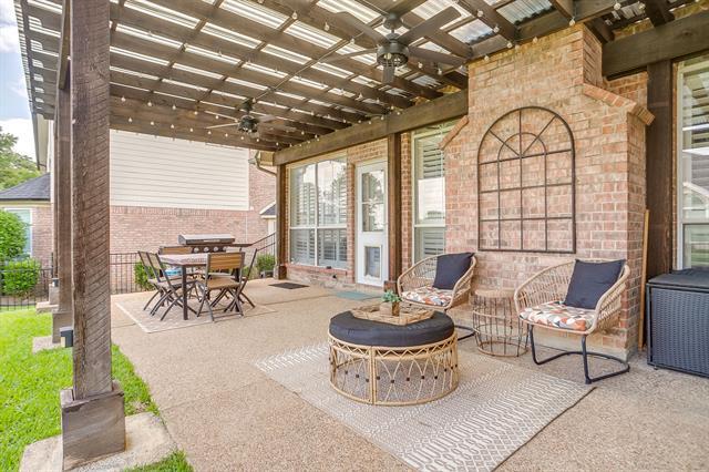 Building Photo - 830 Doral Dr