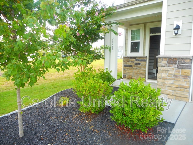 Building Photo - 3058 Eastcott Ave