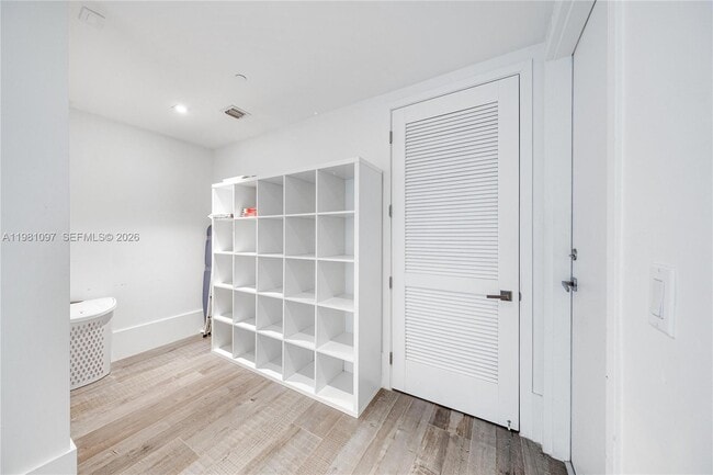 Building Photo - 5500 Island Estates Dr