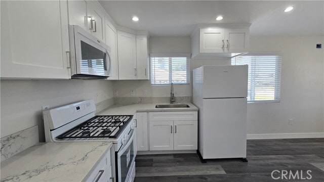 Building Photo - 1750 N Madera Ave