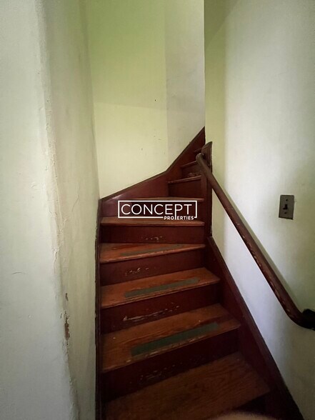 Building Photo - 23 Moraine St