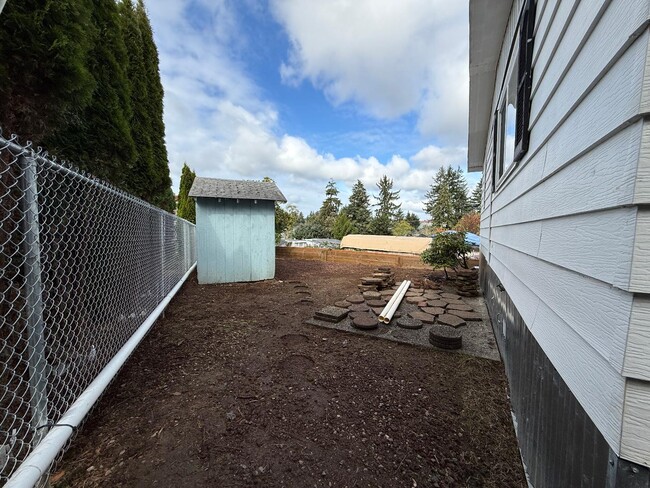 Building Photo - 1025 Scott Terrace