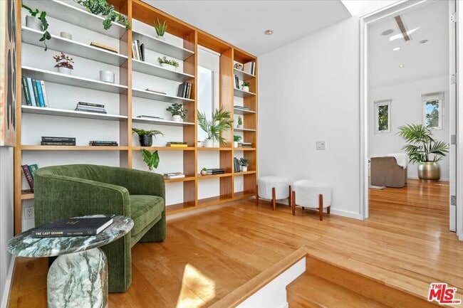 Building Photo - 211 S Valley St