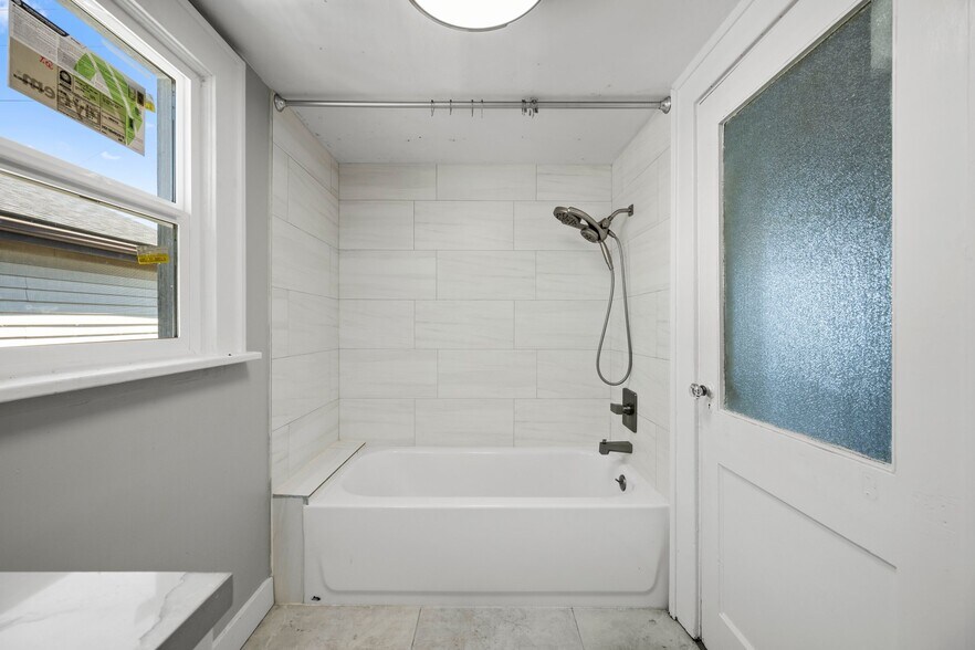 Building Photo - 4525 5th Ave NE