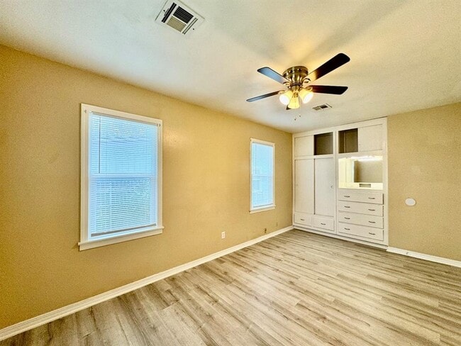 Building Photo - 3222 N Holman Ct