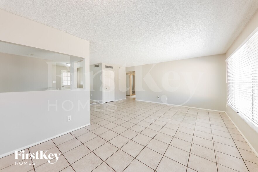 Building Photo - 14016 N 33rd Dr