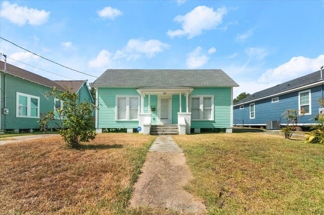 Primary Photo - 615 Cleveland St