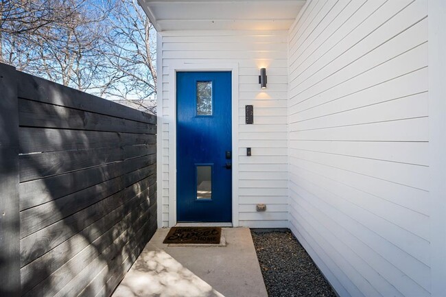 Building Photo - 4712 Reyes St