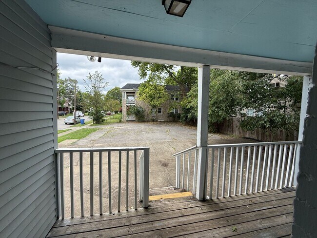 Building Photo - 416 E Maxwell St