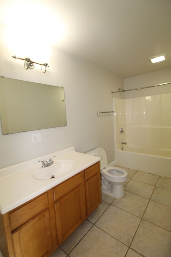 Building Photo - Three bedroom home