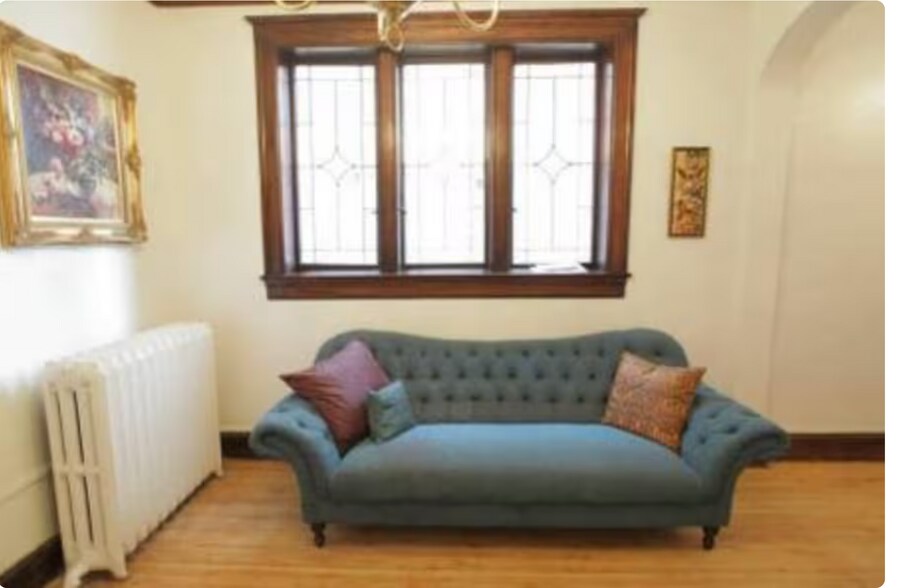 Lobby Sofa - 3210 17th St NW
