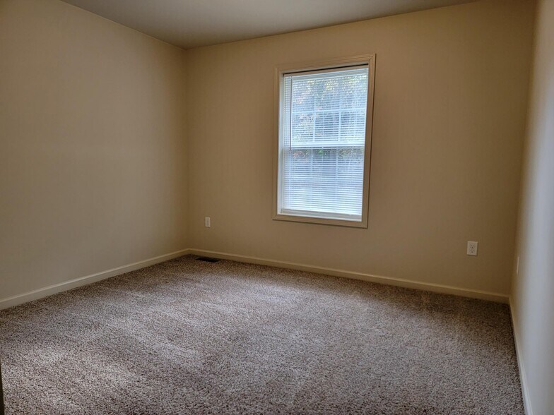 Building Photo - 30 Christy Ct