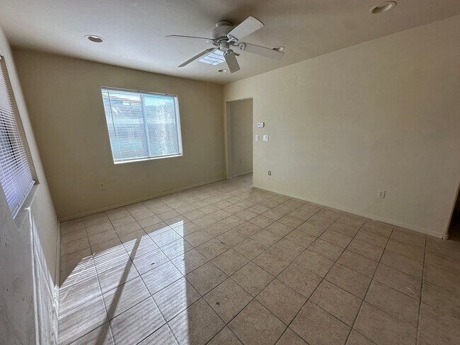 Building Photo - N Swan Rd