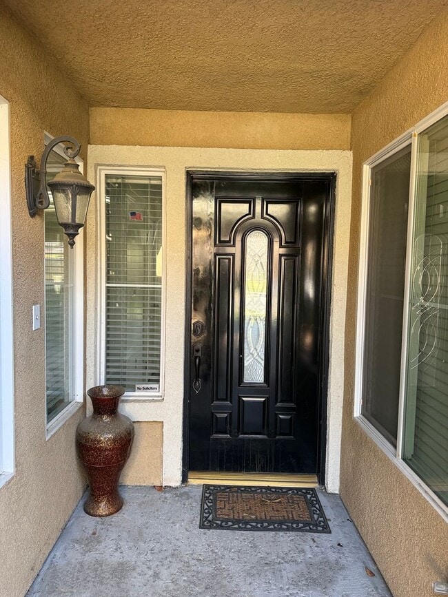 Building Photo - Spacious 4 bed 2 Bath in Desirable NW Bakersfield