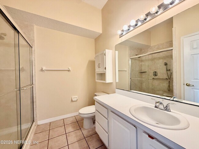 Building Photo - 2418 Hydrangea St