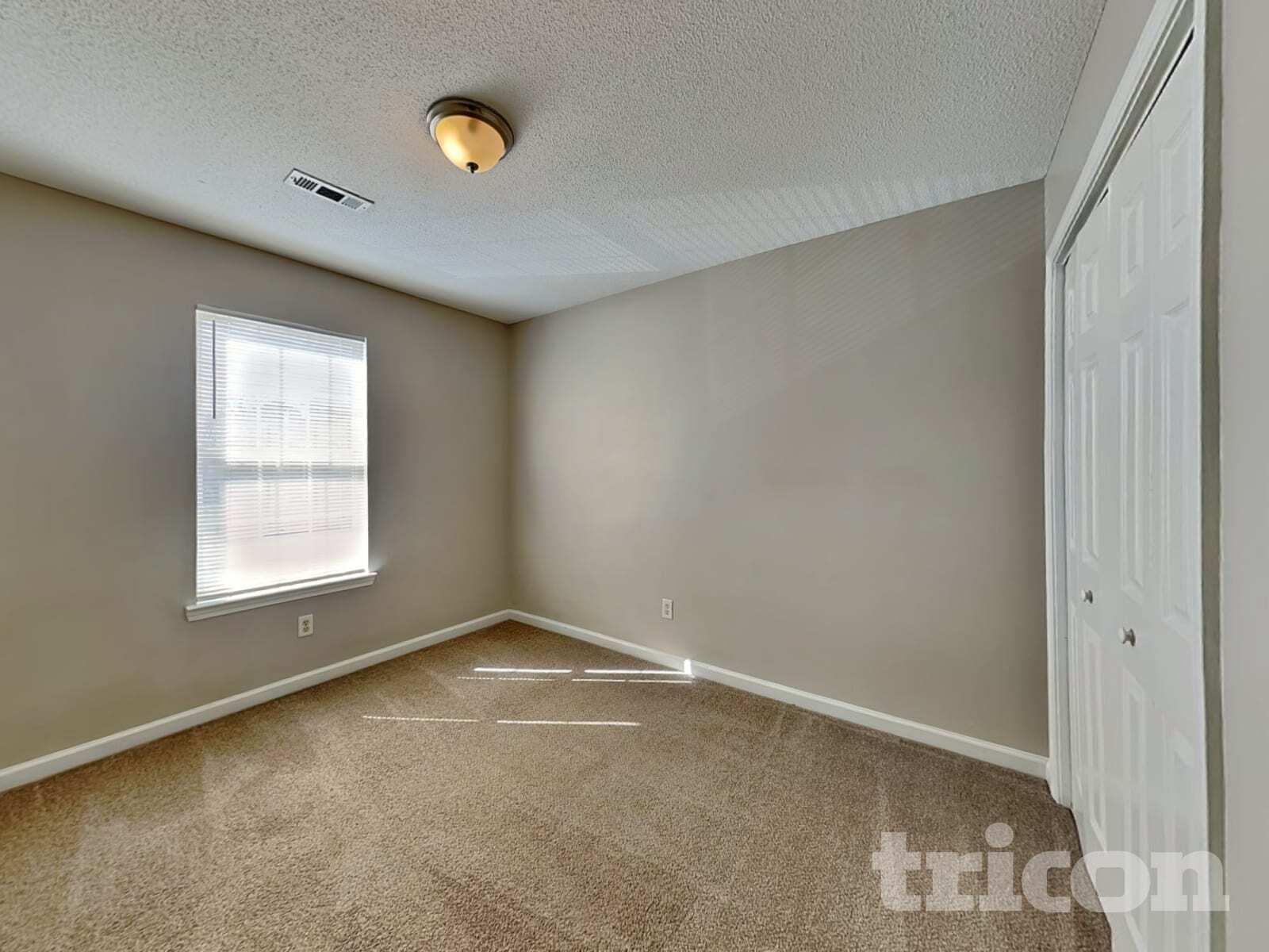 Building Photo - 105 River View Ct