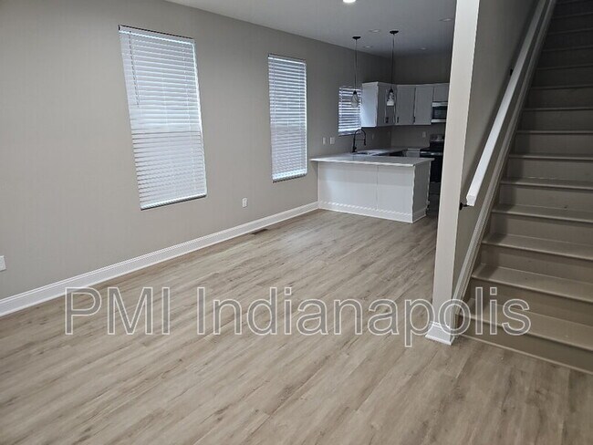 Building Photo - 640 N Parker Ave