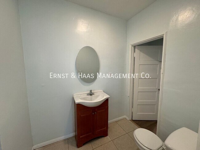 Building Photo - 1405 1/2 Olive Ave.-