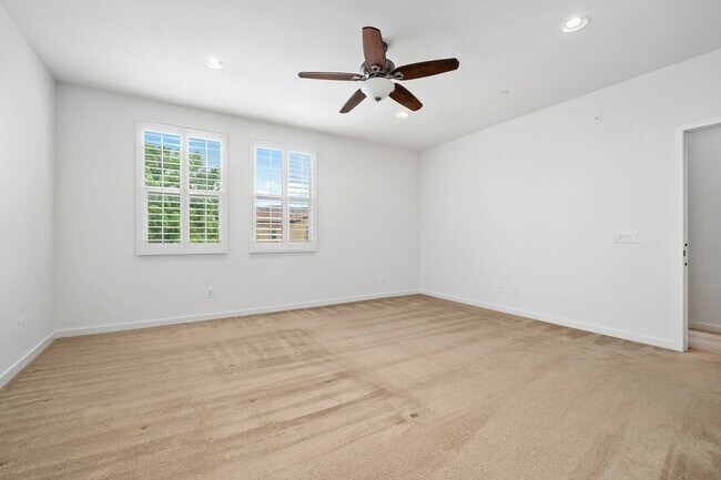 Building Photo - Beautiful 3 Bed, 3 Bath Home in Desirable Portola Springs