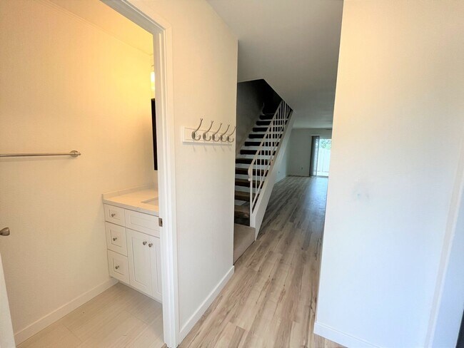 Building Photo - Light & Bright, Remodeled 3BD/1.5BA w/ 1 Car Garage, Comm Pool, Park and Greenbelts