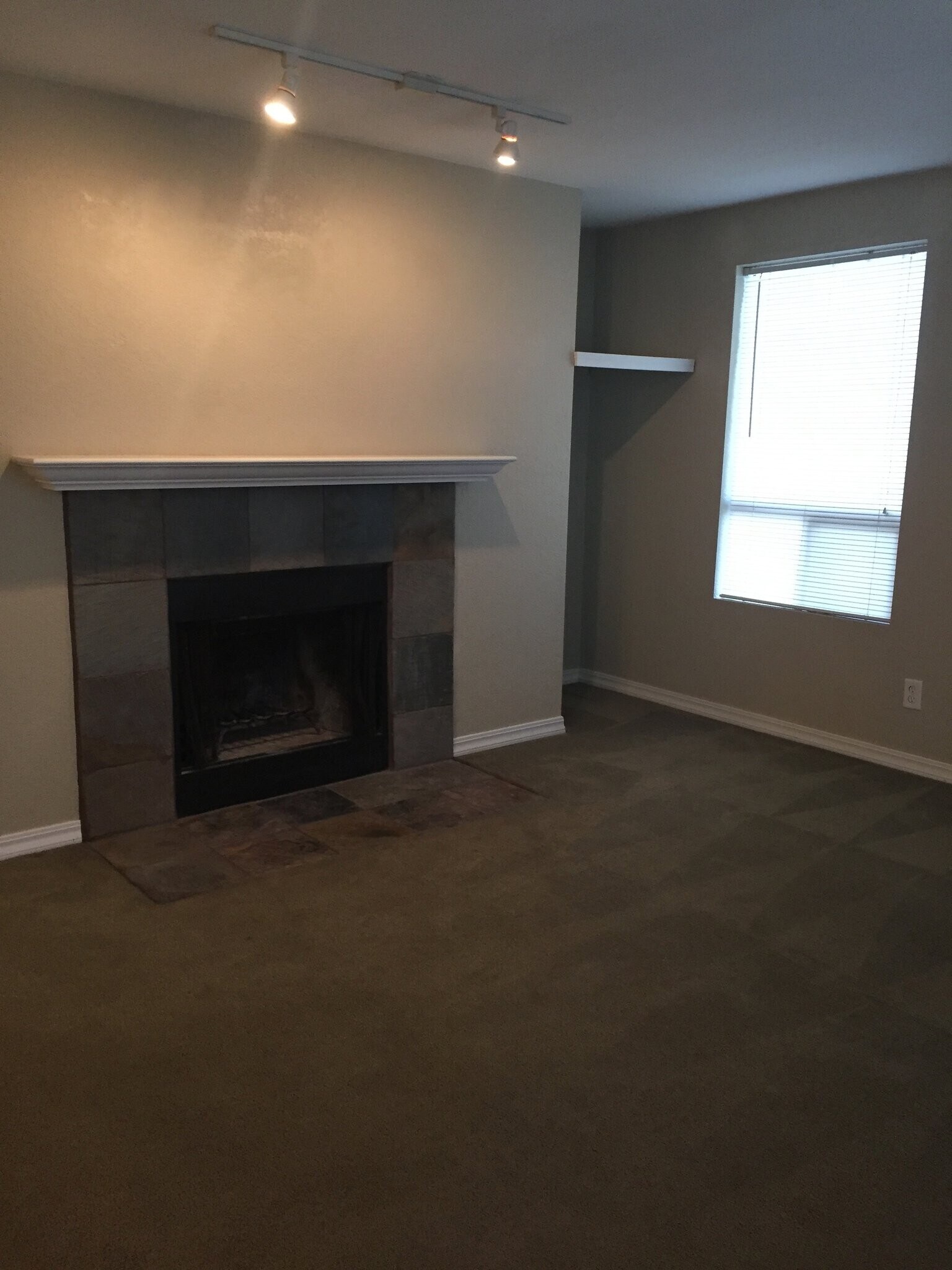 Building Photo - 1765 W Sunn Fjord Ln