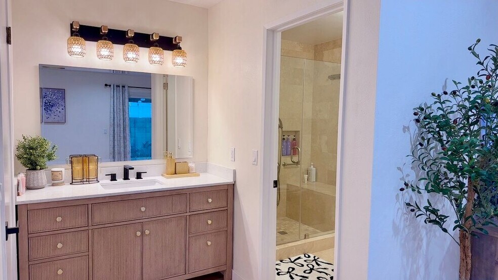 Building Photo - 9092 La Linda Ave