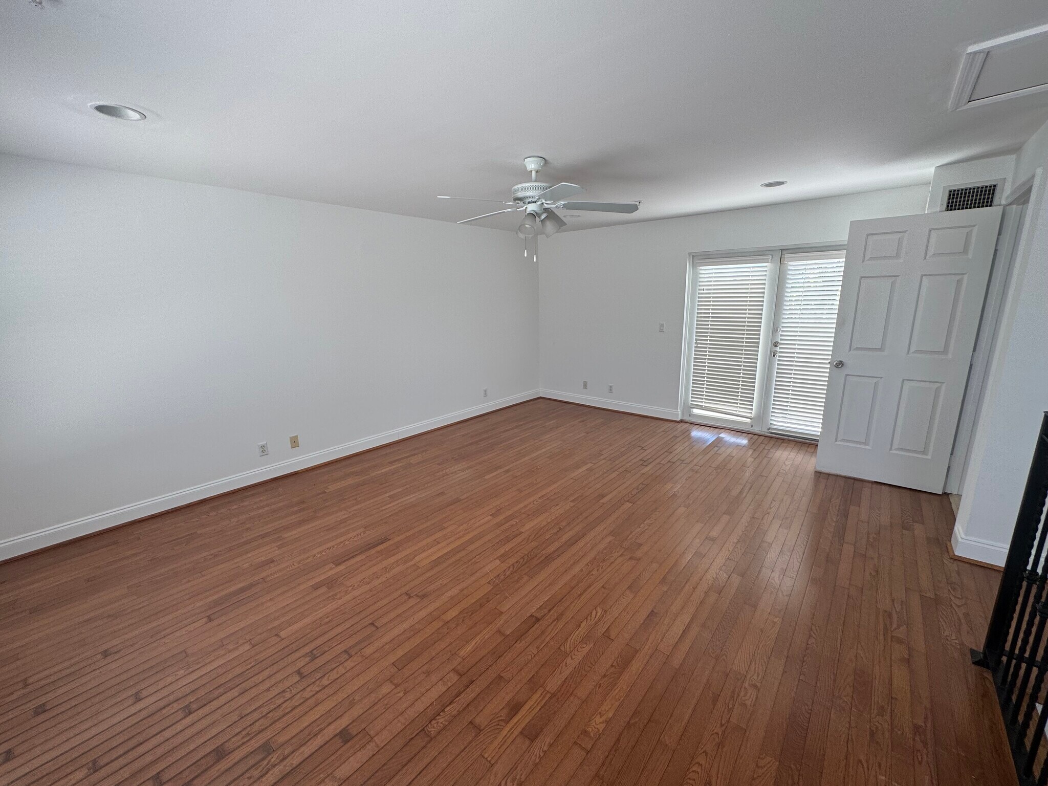 Building Photo - 2515 NE 18th St