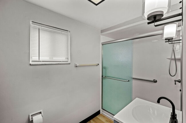 Building Photo - MOVE IN SPECIAL! SCORE HALF OFF 1ST MONTH'...