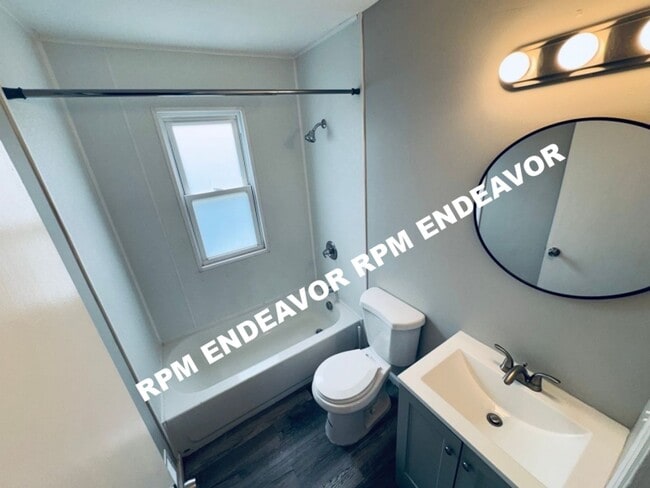 Building Photo - 2Bed/1Bath Available NOW!