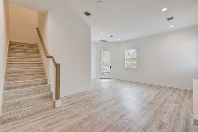 Building Photo - 2611 Judiway St