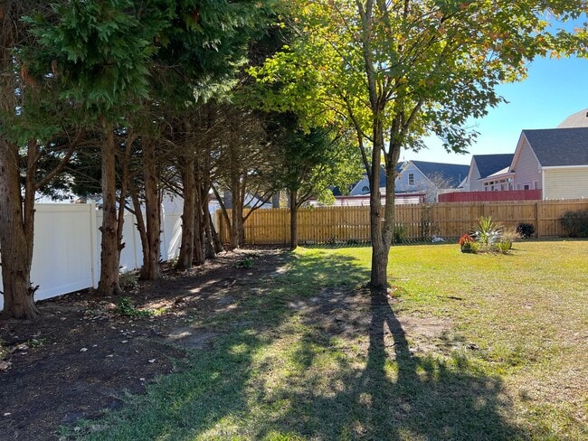 Building Photo - 3706 Martha Ln N