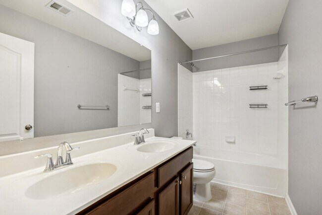 Building Photo - Stunning luxury townhome in the Fieldstone...