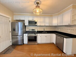 Building Photo - 15 Laurel St