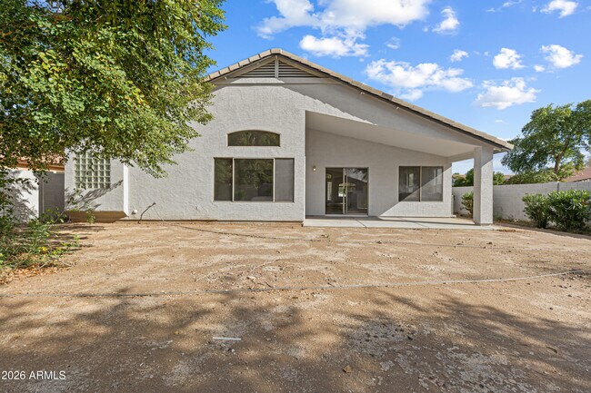 Building Photo - 4 N 163rd Ln