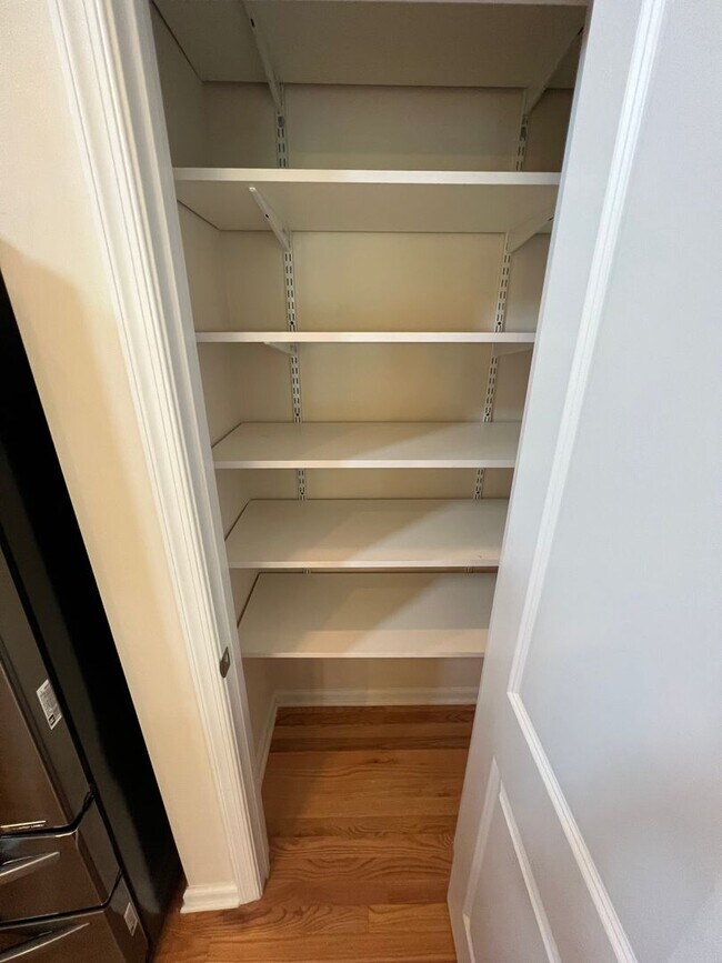 Building Photo - 965 Eagle Pl