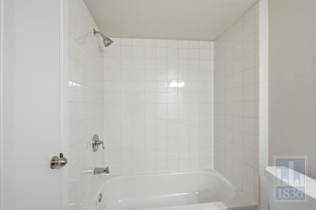 Building Photo - 1514 Parker Ln