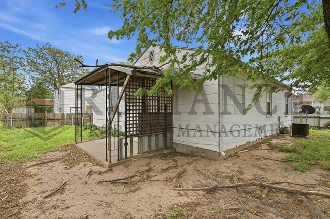 Building Photo - 1718 Walker W St