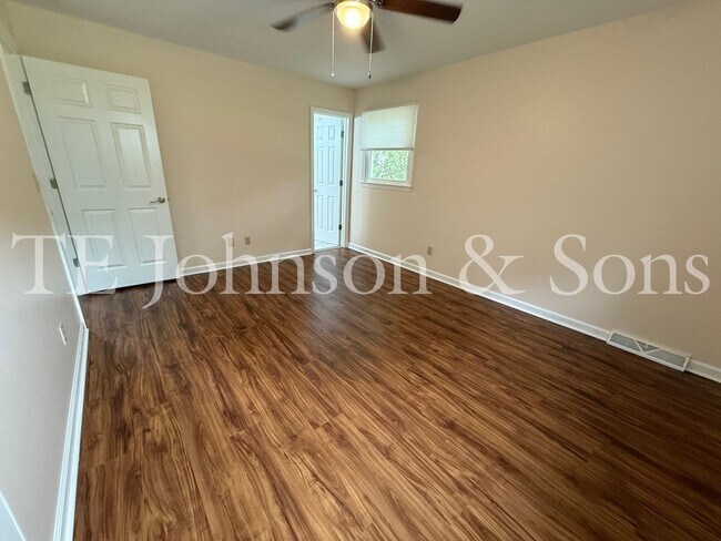 Building Photo - 3 Bedroom Close to Mt. Tabor