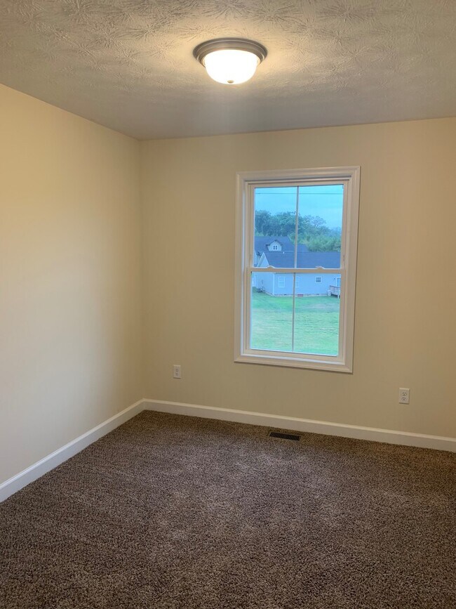 Building Photo - ***$500 Off First Months Rent*** Cedar Point Townhouse for Rent!