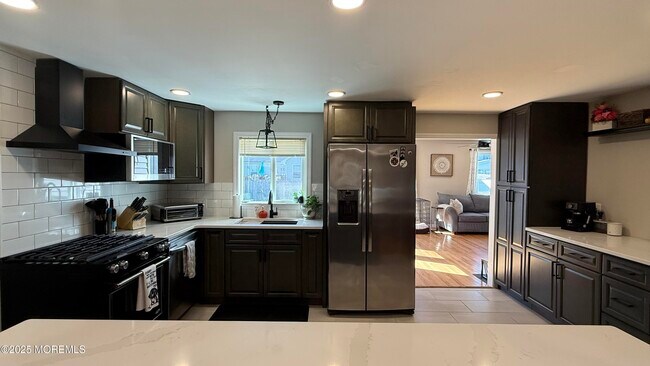 Building Photo - 132 Tiller Ave